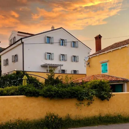 Ancora 2 Stylish With Free Parking Mali Losinj Daire